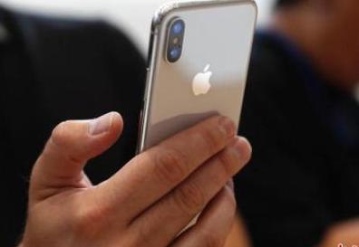 愛手機(jī)多于愛孩子？家長應(yīng)設(shè)親子時間