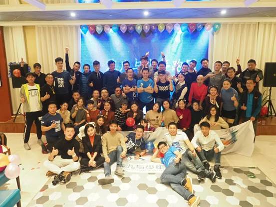 說(shuō)明: C:Userswangq1317Desktop（新聞）2018甜蜜跑即將起跑，賽道跑團(tuán)加油站成為最大亮點(diǎn)（新聞）2018甜蜜跑即將起跑，賽道跑團(tuán)加油站成為最大亮點(diǎn)花兒與少年跑團(tuán).jpg